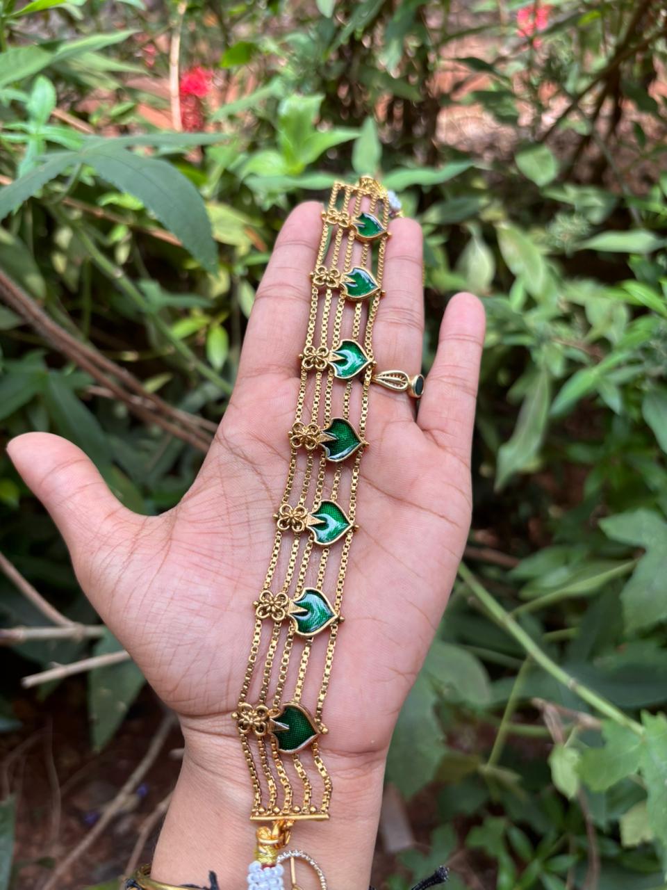 Green leaf plakka choker - Image 3